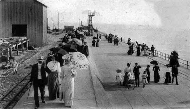 Promenade digue nord au Havre en 1905