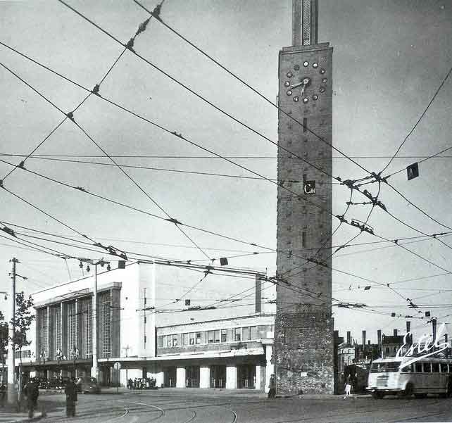Carrefour de la gare au Havre en 1948